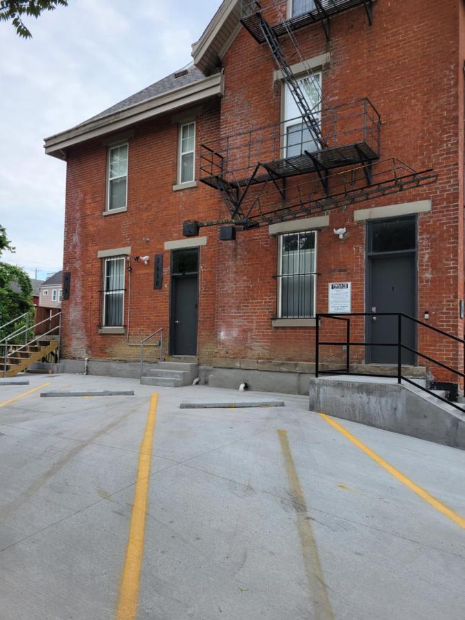 Spacious Industrial Split Level With A Balcony Cincinnati Exterior photo